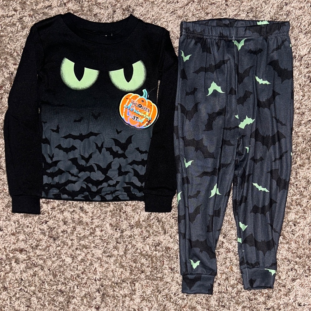 NWT 3T Boys’ Halloween Pajamas
